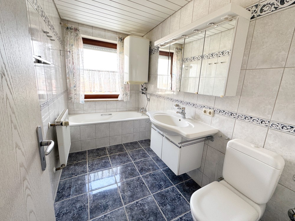 Bad mit Badewanne