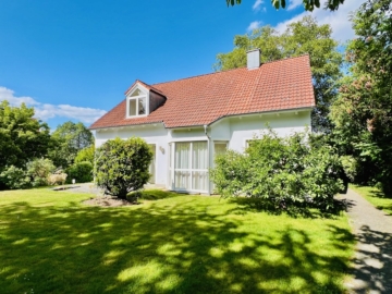 Ein Paradies für Familien mit Kinder Einfamilienhaus in Top Lage, 93051 Regensburg, Einfamilienhaus