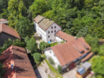 Vogelperspektive - Historisches Mühlenjuwel am Bachlauf